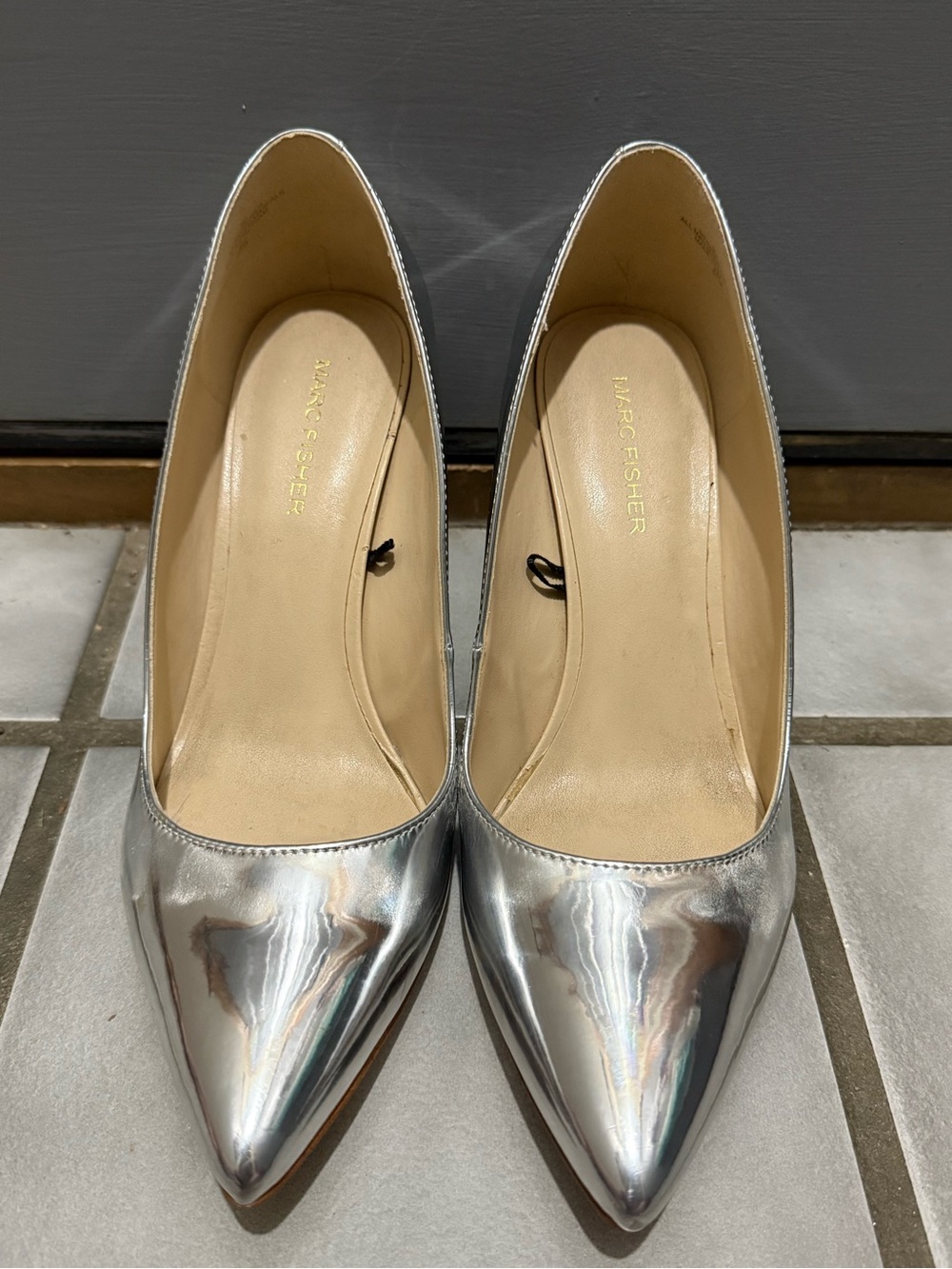 Marc Fisher Metallic Silver Pointed-Toe Pumps (8)EUC